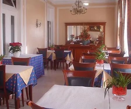 Pensao Londres בית הארחה